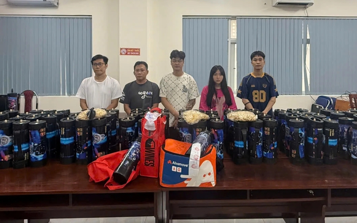 Công an TP.HCM bắt 5 người bán 'khí cười' hơn 20 tỉ đồng