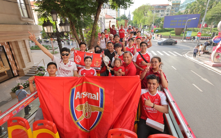 FPT Play cùng fan Arsenal ăn mừng hoành tráng sau chức vô địch Ngoại hạng Anh