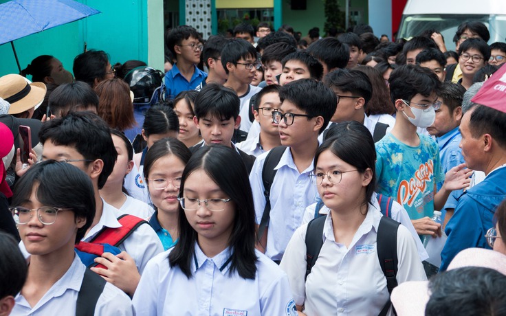 Thi Phổ thông Năng khiếu: Tiếng Anh 'dễ', văn hỏi về Nam bộ và sự lựa chọn