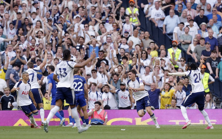 Arsenal cùng M.U kết mùa giải tưng bừng, Man City thua ngược còn Tottenham 'thoát hiểm'