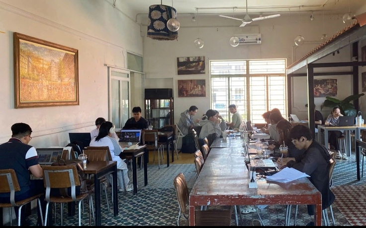 'Biến' quán cà phê thành... văn phòng di động: Đừng quá lạm dụng