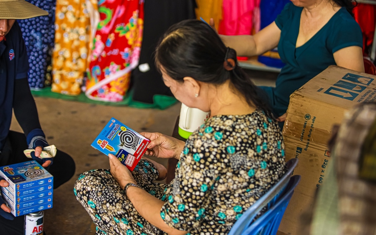 San sẻ nỗi lo mùa muỗi và bệnh do côn trùng cùng bà con miền Tây