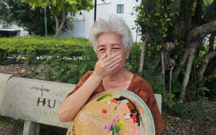 Người dân 'ngộp thở' vì mùi hôi từ công ty thức ăn gia súc