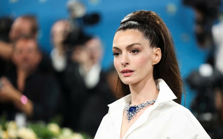 Anne Hathaway gần như bị mù mắt trái suốt 10 năm