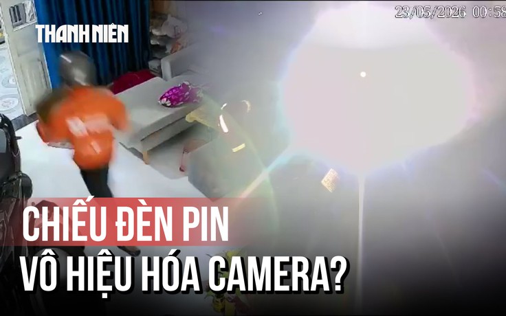 Bắt giữ nhóm trộm cắp vô hiệu hóa camera bằng... đèn pin