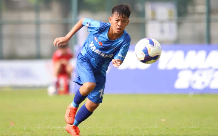 'Khả còi' theo nghề đá bóng, giấc mơ ngôi sao từ làng biển Tam Xuân