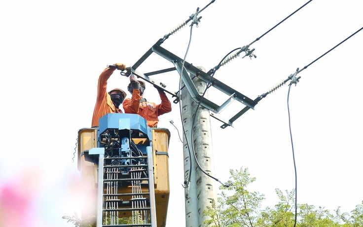 Hệ thống điện khu vực miền Trung lập đỉnh tiêu thụ mới, vượt mốc 100 triệu kWh/ngày