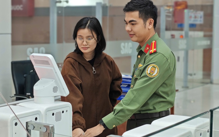 Công an cửa khẩu Phú Quốc thí điểm hệ thống khai báo trước nhập cảnh cho khách quốc tế