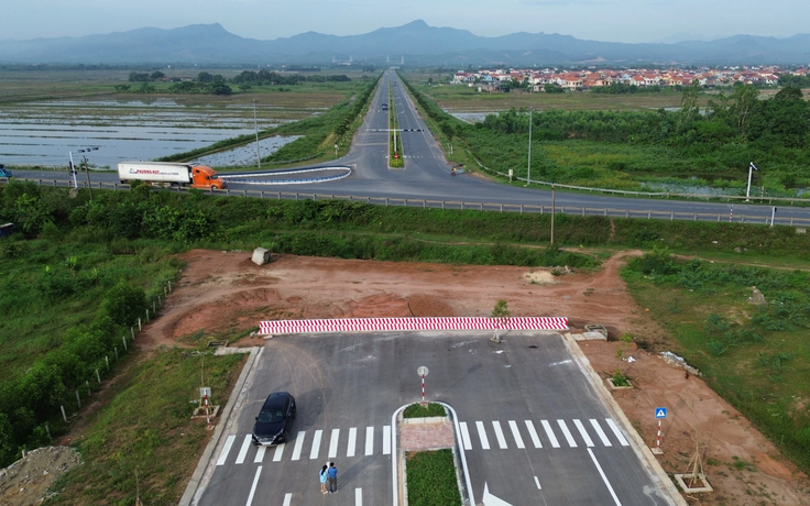 Nút giao 'đắp chiếu' gần 4 năm vừa thi công đã phát sinh tố cáo