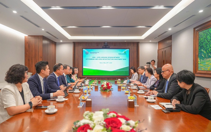 Vietcombank và AIIB thúc đẩy hợp tác hạ tầng xanh
