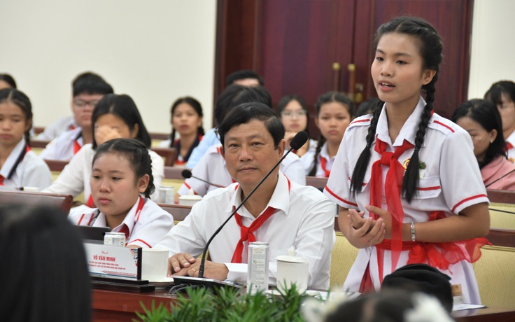 Thực phẩm bẩn khiến học sinh TP.HCM lên tiếng, đề xuất 'tem đổi màu' gây bất ngờ