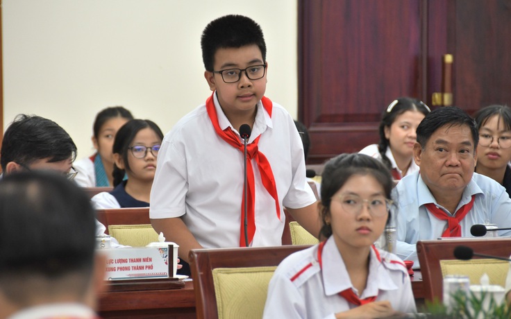 Học sinh nói thầy cô hiện nay đã… hơi già