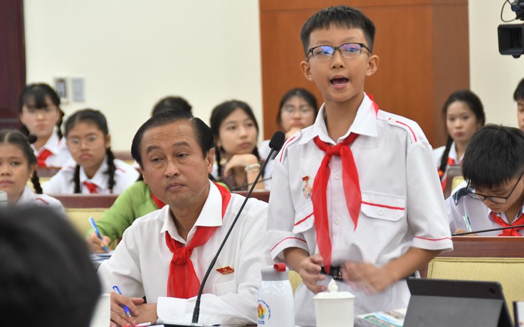 Thực phẩm bẩn khiến học sinh TP.HCM lên tiếng, đề xuất 'tem đổi màu' gây bất ngờ