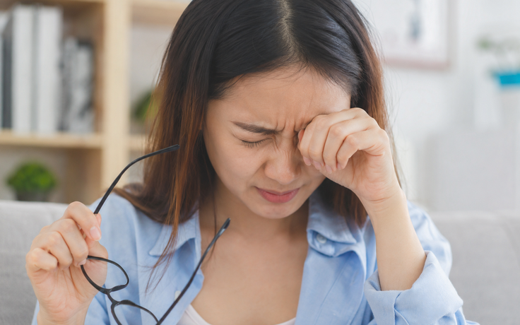Ngứa mắt đừng vội dụi: Chuyên gia cảnh báo những nguy cơ ít người ngờ tới