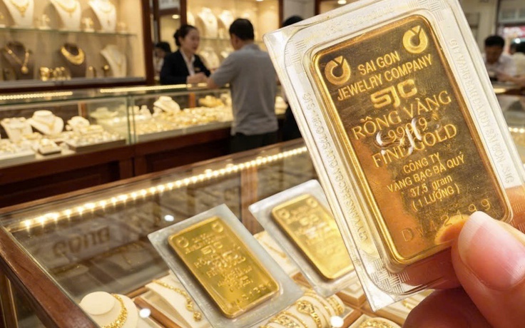 Vàng thất sủng, tiết kiệm lên ngôi