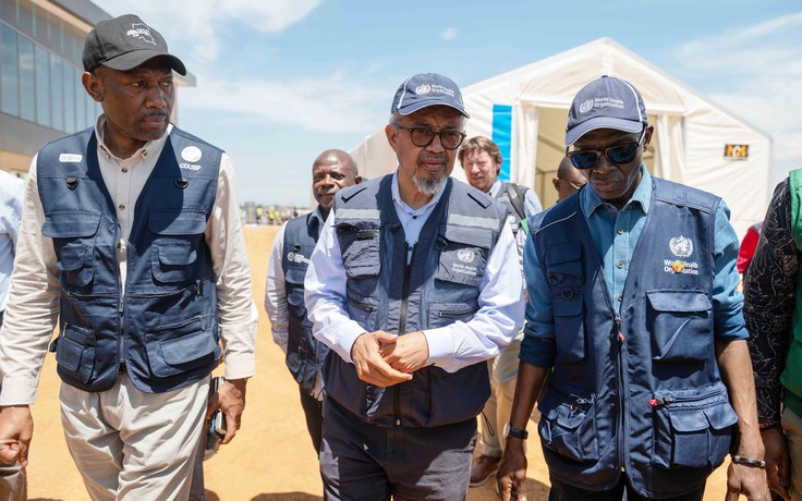 Lãnh đạo WHO đi vào tâm dịch Ebola