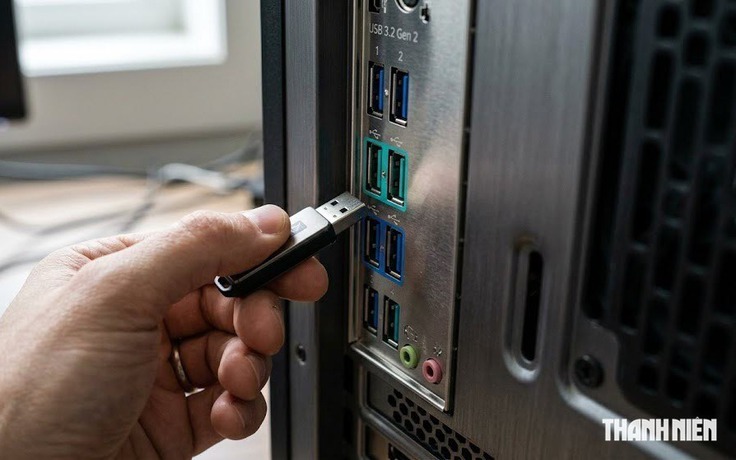 Nên cắm cổng nào khi máy tính có tới 2 cổng USB màu xanh?