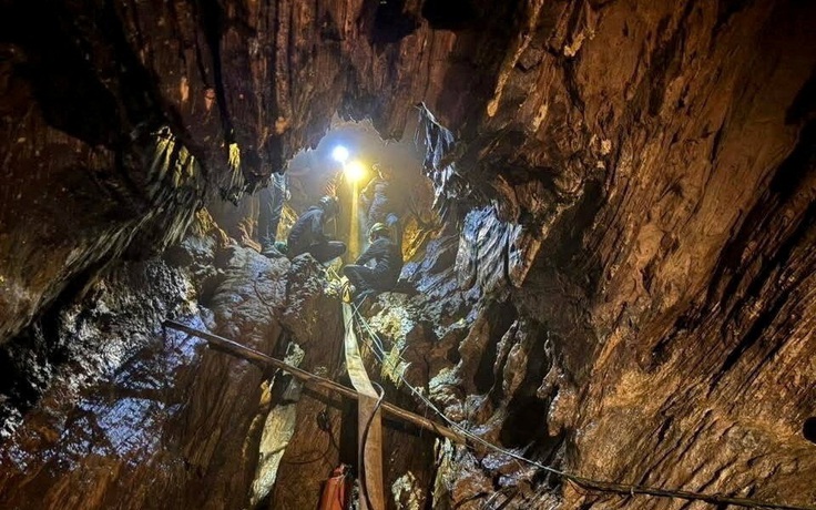 Mưa lớn đe dọa nỗ lực cứu hộ 2 người mất tích trong hang động Lào