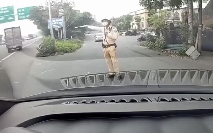 Thầy dạy lái xe để học viên đi sai còn thách thức CSGT, đăng video lên Facebook