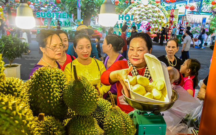 Lễ hội trái cây Nam bộ 2026 khai mạc: Suối Tiên nườm nượp khách; sầu riêng lên ngôi