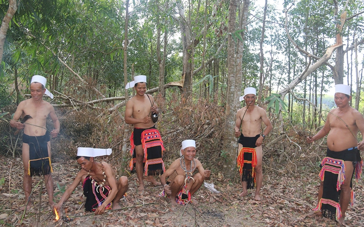 Người Giẻ Triêng với tục 'ăn than'