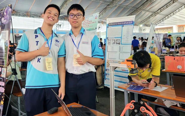 Đôi bạn chuyên toán Phổ thông Năng khiếu nêu bí kíp 'vượt vũ môn' thi lớp 10