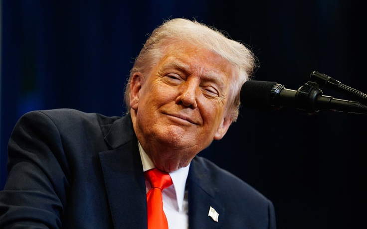 Ông Trump tuyên bố mở chiến dịch hỗ trợ tàu mắc kẹt rời eo biển Hormuz
