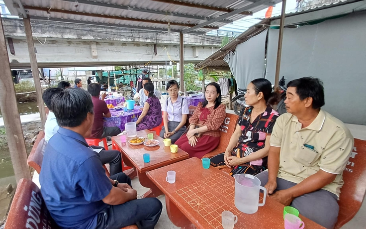 Người mẹ Cà Mau chết lặng nhận thi thể con gái, cháu ngoại
