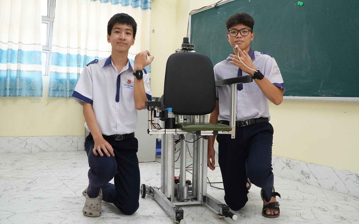 Độc đáo 'ghế thông minh' của 2 học sinh có thể cứu người trong tích tắc