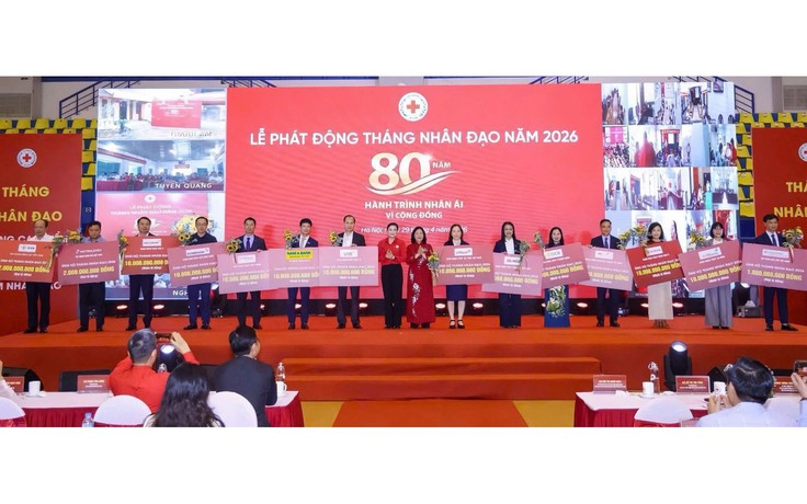 Nam A Bank trao tặng 10 tỉ đồng hưởng ứng Tháng Nhân đạo năm 2026