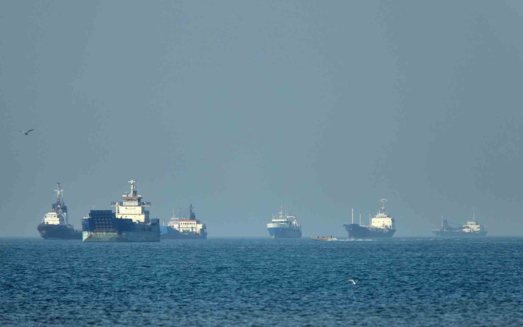 Thỏa thuận ngừng bắn Mỹ - Iran lung lay sau đụng độ ở Hormuz