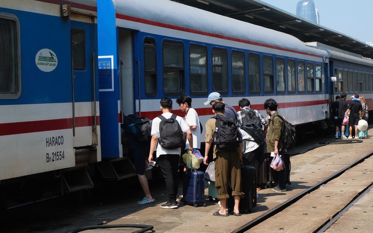 Vé tàu cao điểm hè năm nay tăng tới 10%, làm sao 'săn' được khuyến mãi?