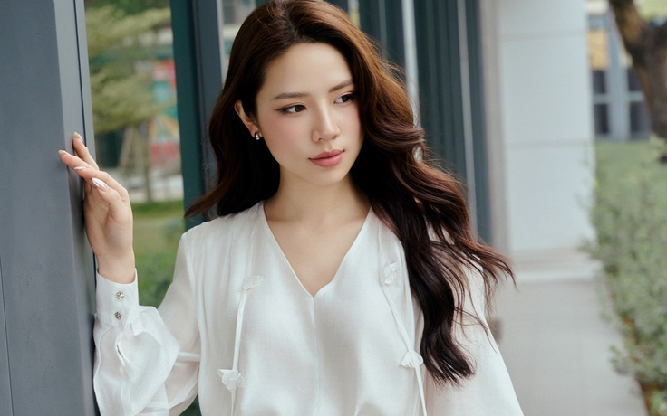 Mặc đẹp suốt hè cùng bản phối trắng đen tối giản