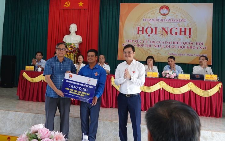 Tiếp xúc cử tri tại Ia Băng: Gỡ vướng về đất đai cho bà con Gia Lai