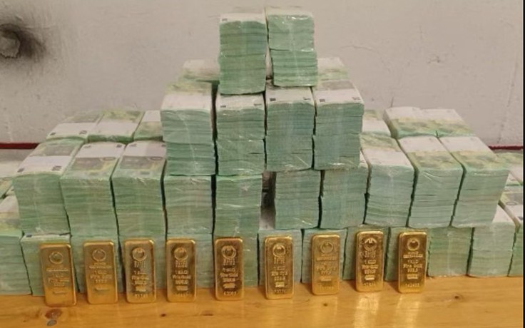 Hungary trả lại 82 triệu USD tiền và vàng cho Ukraine