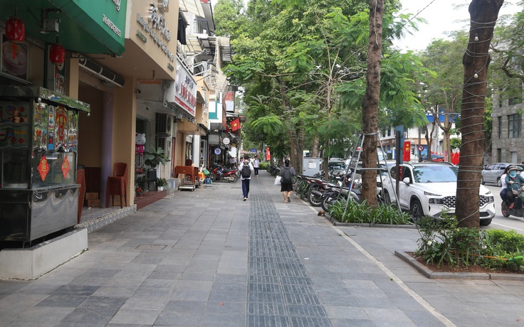 Vỉa hè Hà Nội thông thoáng, hộ kinh doanh mong sớm có cơ chế thuê