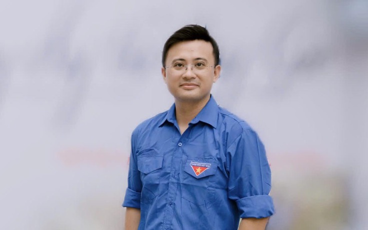 Người từng làm 'hàng rào sống' Tiếp sức mùa thi và 13 năm hát 1 bài