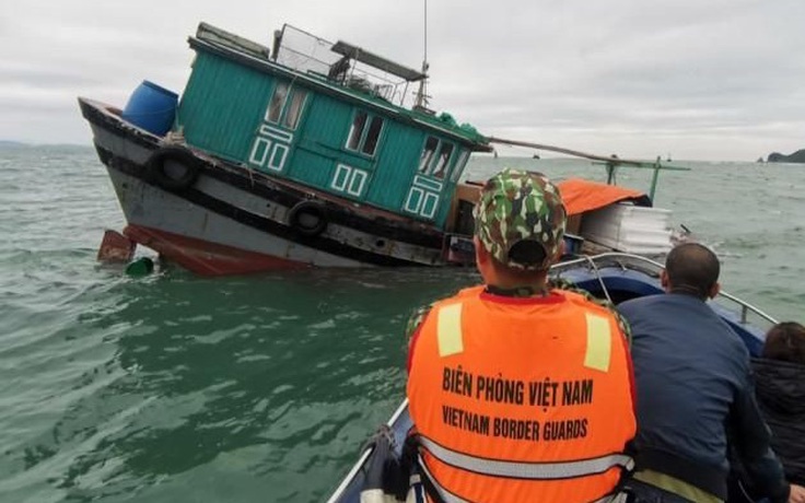Tìm kiếm ngư dân mất tích sau vụ đắm thuyền ở Cô Tô