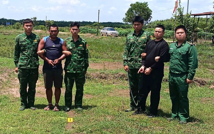 Biên phòng Tây Ninh bắt 2 nghi can mang ma túy nhập cảnh trái phép