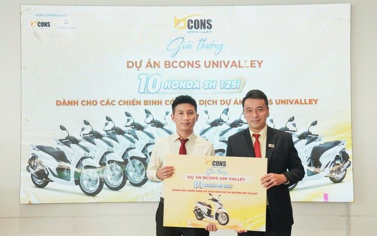 Bcons PS trao thưởng nhân viên kinh doanh 10 xe Honda SH