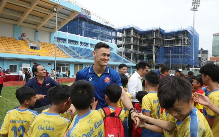 Lê Giang Patrik, Ngô Đăng Khoa 'tiếp lửa' giải bóng đá thiếu niên - nhi đồng HTV
