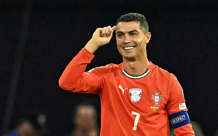 Bồ Đào Nha mạnh hơn nếu Ronaldo chấp nhận lùi lại