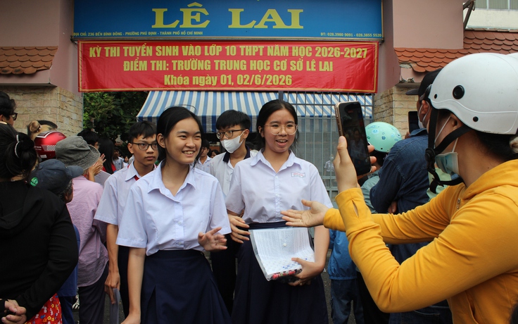 Khen đề văn lớp 10, thí sinh TP.HCM nói 'Sở GD-ĐT tặng quà 1.6 quá đã'