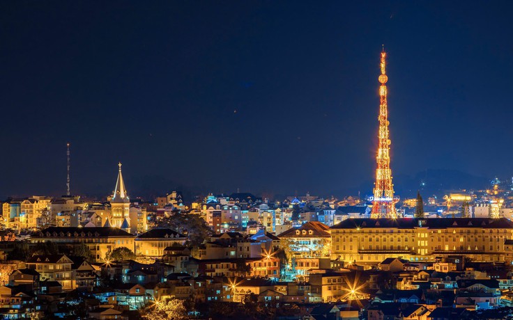 'Vũ điệu ánh sáng cao nguyên' đoạt giải nhất cuộc thi săn ảnh tháp Eiffel Đà Lạt