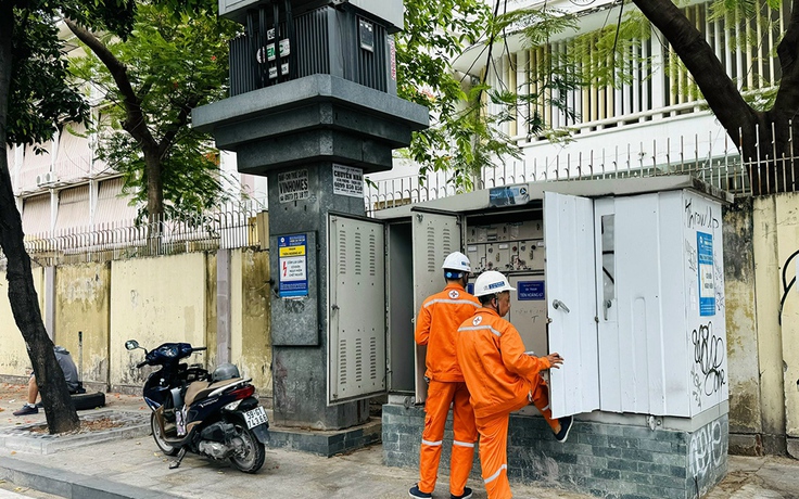 Màu áo cam đi ngược chiều ánh sáng
