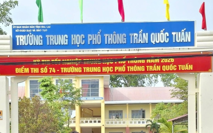 Xin đi vệ sinh rồi mang điện thoại vào phòng thi, thí sinh bị đình chỉ