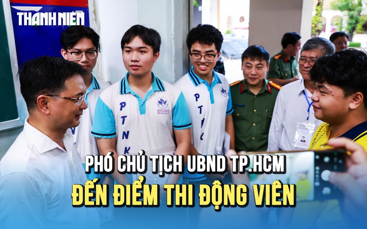 Phó chủ tịch UBND TP.HCM đến điểm thi động viên, thí sinh tự tin đạt 6-7 điểm môn văn
