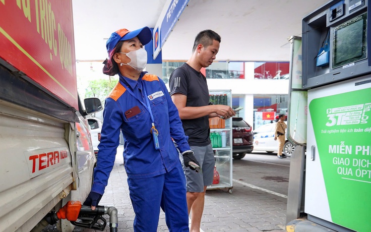 Giá xăng dầu giảm mạnh, chưa điều hành giá xăng E10