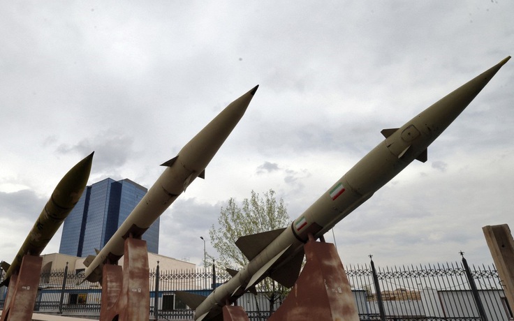 Iran tuyên bố tấn công 3 căn cứ không quân, Hạm đội 5 của Mỹ