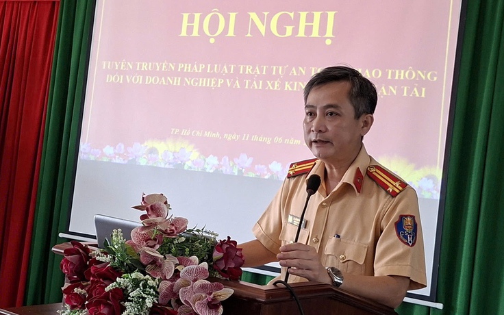 Nhiều vụ tai nạn trên quốc lộ do xe máy tạt đầu, rơi vào 'điểm mù' xe tải